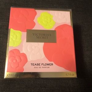 Victoria’s Secret 1.7 oz Tease Flower EDP
